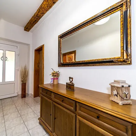 Case de vacanță Rezidencija Galileja Mundanije