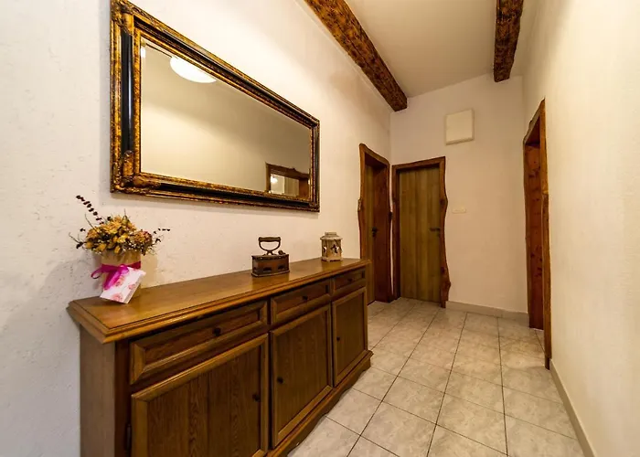 Ferienhaus Rezidencija Galileja Mundanije
