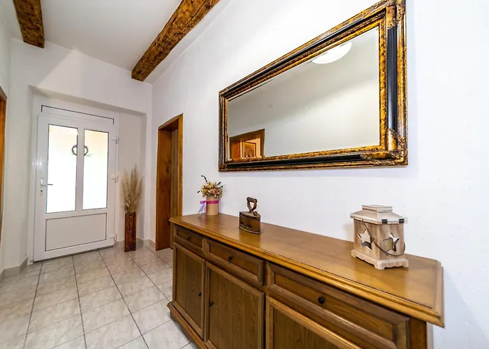 Casa de Férias Rezidencija Galileja Mundanije